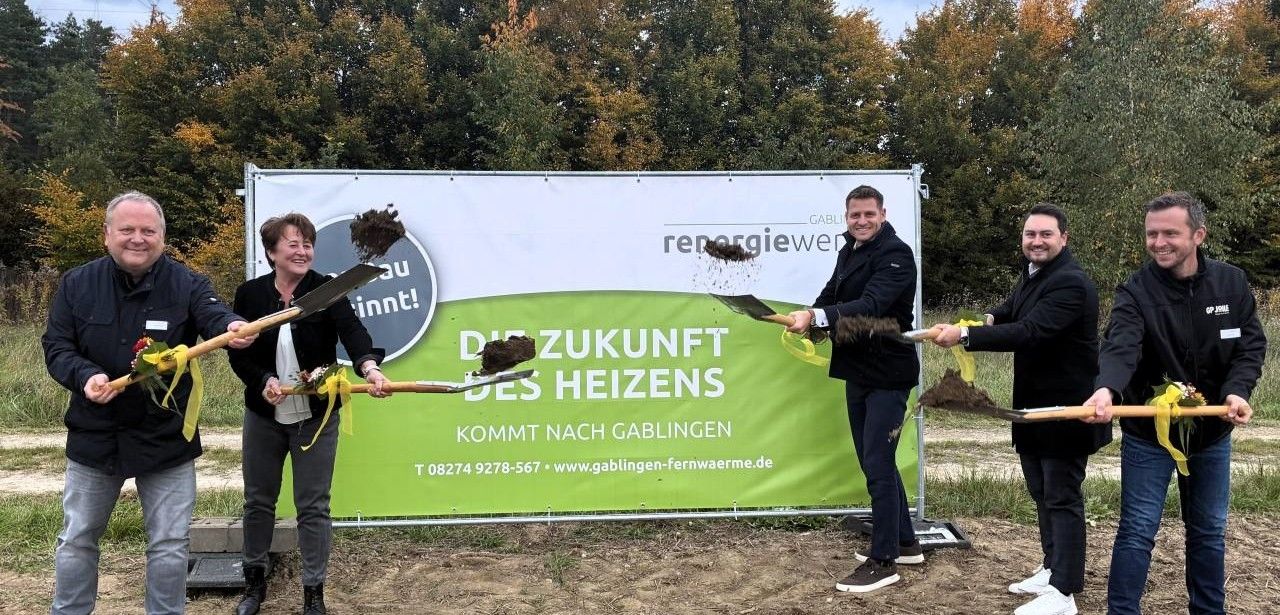 Symbolischer Spatenstich in Gablingen läutet umweltfreundliches Nahwärmenetz Projekt (Foto: GP JOULE)