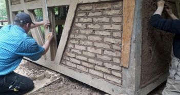 Voll ausgebuchte Lehmbau-Fortbildung in Glücksburg ermöglicht jetzt internationale (Foto: artefact gGmbH)